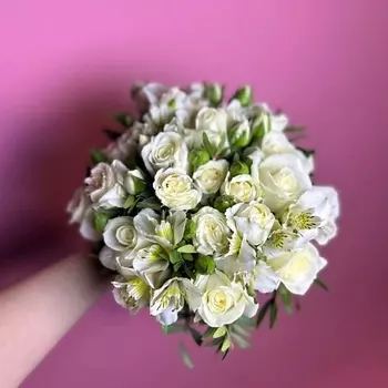 GLOW FLOWERS Букет невесты из роз и альстромерии