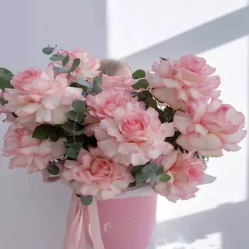 GLOW FLOWERS Французская Роза в коробке