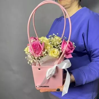 GLOW FLOWERS Композиция с гипсофилой и розами