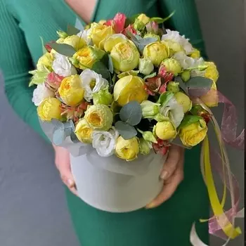 GLOW FLOWERS Композиция с розой и эустомой с эвкалиптом в коробке