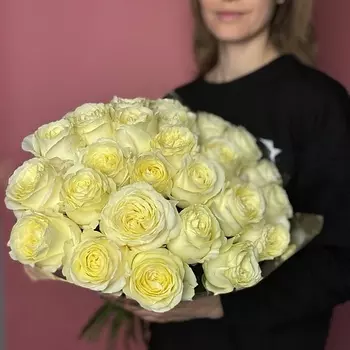 GLOW FLOWERS Моно букет из 25 белых роз