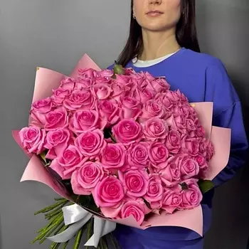 GLOW FLOWERS Моно-букет из 55 прекрасных роз