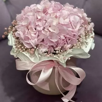 GLOW FLOWERS Розовая гортензия с гипсофилой в коробке