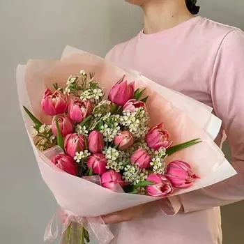 GLOW FLOWERS Весенний букет из 15 тюльпанов и хамелациума