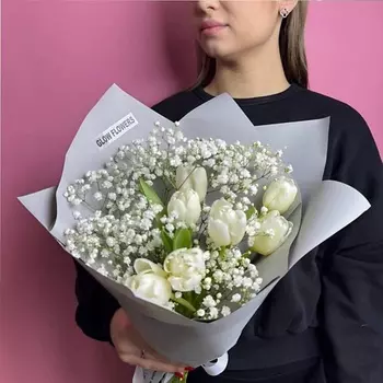 GLOW FLOWERS Весенний букет из тюльпанов и гипсофилы