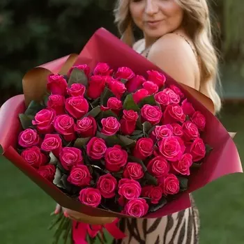 GREEN STUDIO Букет из 51 малиновых роз