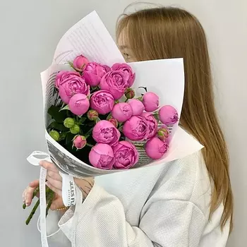 JULES FLOWER ATELIER Букет из пионовидных кустовых роз Мисти баблс