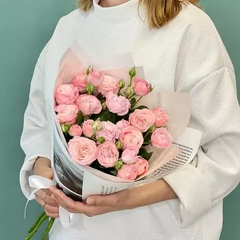 JULES FLOWER ATELIER Букет пионовидных кустовых роз «Мадам бомбастик»