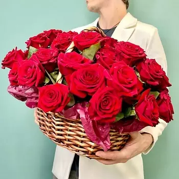 JULES FLOWER ATELIER Корзина с ароматными красными розами