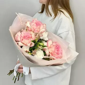 JULES FLOWER ATELIER «Квартал Марэ» букет с французской розой, альстромерией и диантусом