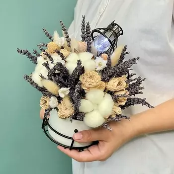 JULES FLOWER ATELIER «Лавандовые сны» композиция из стабилизированной лаванды ,хлопка и сухоцветов