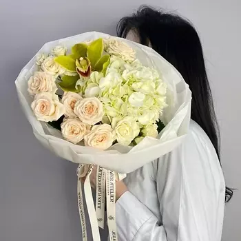 JULES FLOWER ATELIER «Мечта Поэта» букет с гортензией, кустовой розой и орхидеей