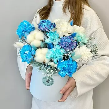 JULES FLOWER ATELIER «Морской прибой» Цветы в коробке с яркими диантусами и хлопком