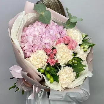 JULES FLOWER ATELIER «Нежное облако» Букет с гортензией, розой, гвоздикой и альстромерией