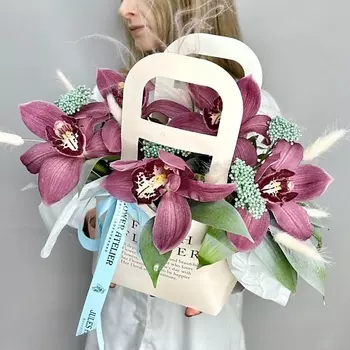 JULES FLOWER ATELIER «Нежность тропиков» букет из орхидей, кустовой розы и трахелиума