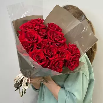 JULES FLOWER ATELIER «Нотр-Дам-де-Пари» букет из красных французских роз Эсперанс