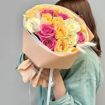 JULES FLOWER ATELIER «Персиковый мусс» Микс из роз 19 штук