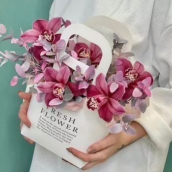 JULES FLOWER ATELIER «Сакура» композиция из орхидеи и эвкалипта