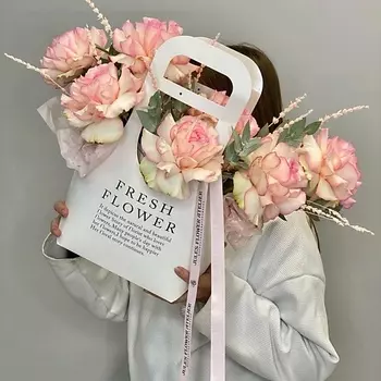 JULES FLOWER ATELIER «Шебби шик» Цветы в коробке с французской розой и лавандой