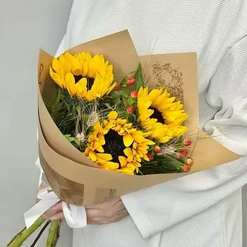 JULES FLOWER ATELIER «Солнечный день» Букет из подсолнухов и гиперикума с колосками