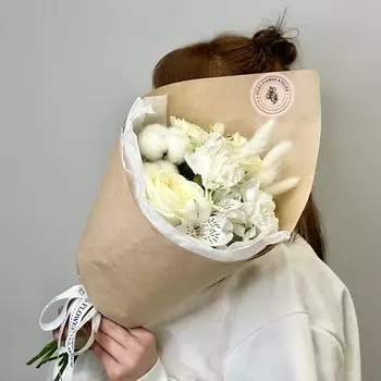 JULES FLOWER ATELIER "Ваниль" Букет с белыми розами ,хлопком и альстромериями