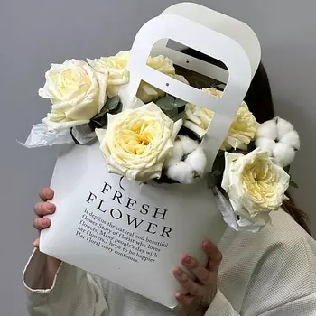 JULES FLOWER ATELIER «Ванильный латте» композиция из ароматных пионовидных роз