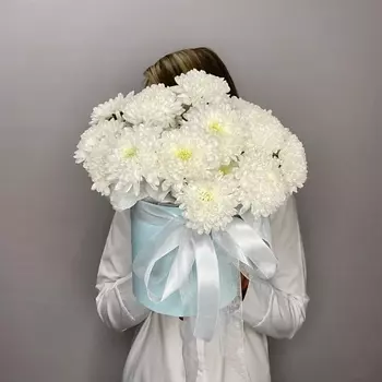 JULES FLOWER ATELIER «Звездная колыбель» хризантемы в шляпной коробке