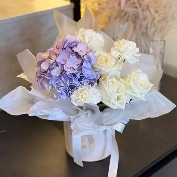 KIWIGIFTS Букет цветов живые Диантусы, Розы, Гортензия