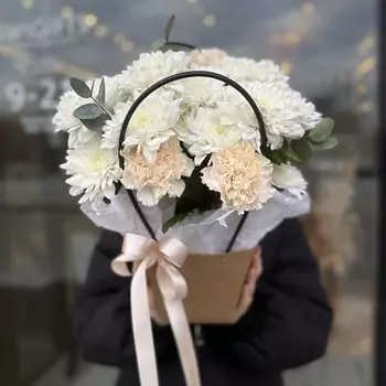 KIWIGIFTS Букет цветов живые хризантемы, гвоздики, эвкалипт