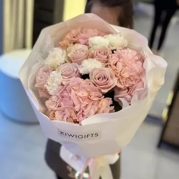 KIWIGIFTS Букет цветов живые Роза. Диантус, Гортензия
