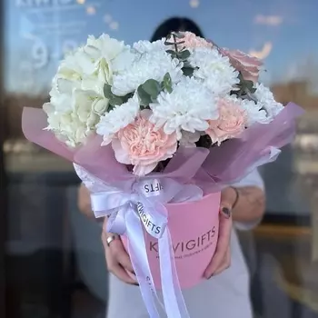 KIWIGIFTS Букет цветов живые розы, гортензии, хризантема, гвоздики, эвкалипт