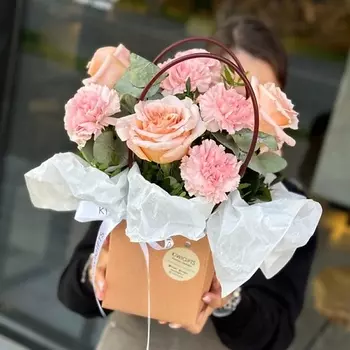 KIWIGIFTS Букет цветов живые Розы, Гвоздики, Эвкалипт