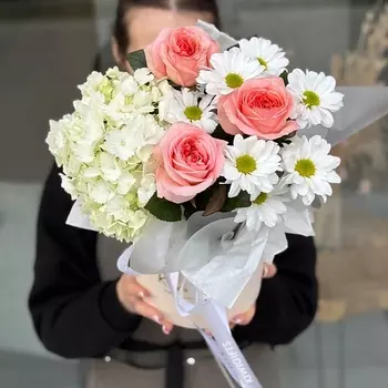 KIWIGIFTS Букет цветов живые розы, хризантемы, гортензия