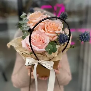 KIWIGIFTS Букет цветов живые Розы, Эвкалипт, Эрингиум