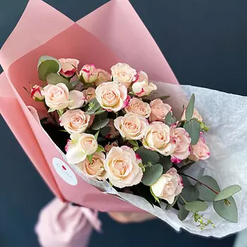 KLUMBATOMSKRU Букет из 5 кустовых роз с эвкалиптом