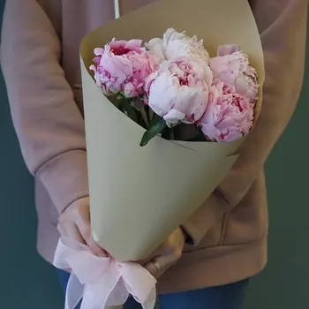 КОЛИБРИ ЦВЕТОЧНЫЙ САЛОН Моно из 5 пионов