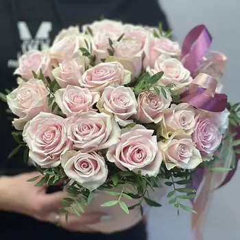 КОЛИБРИ ЦВЕТОЧНЫЙ САЛОН Розовые розы в коробке