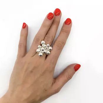 KOSHIKA Кольцо Медуза из серебристых шариков