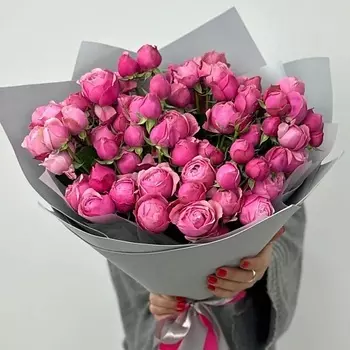 КРЫМ ФЛОРА Букет из 13 кустовых роз