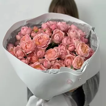 КРЫМ ФЛОРА Букет из 17 кустовых роз