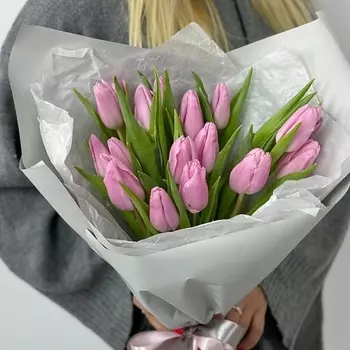 КРЫМ ФЛОРА Букет из 17 тюльпанов