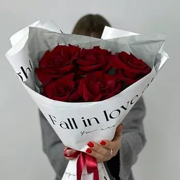 КРЫМ ФЛОРА Букет из 5 русских роз.