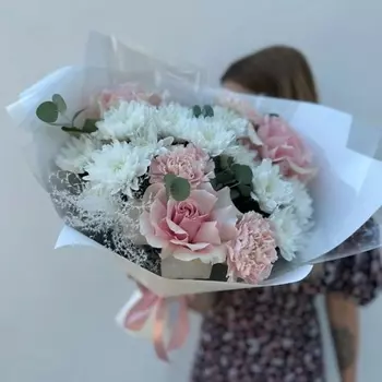 КРЫМ ФЛОРА Букет из роз и хризантем.