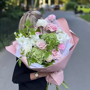 LE BOUQUET Французские розы с гортензией гладиолусами и пионами