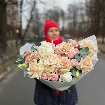 LE BOUQUET Кремовый букет из пионов лилий пионовидных роз и гортензии