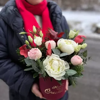 LE BOUQUET Пионы, розы, живая елка ветки