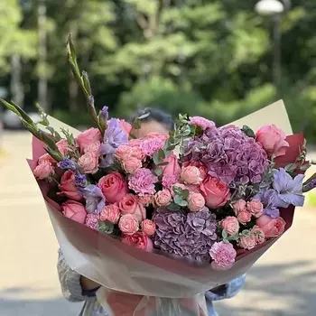 LE BOUQUET Пышный букет с гортензиями и розами
