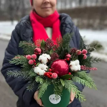 LE BOUQUET Зимний букет из тиу хлопка и новогодних игрушек