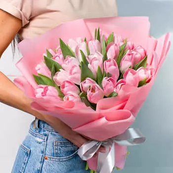 LetuFlowers Букет из розовых тюльпанов 35 шт.