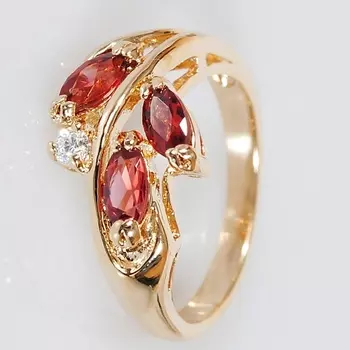 LJ Кольцо с гранатом "3 рис 1 циркон"